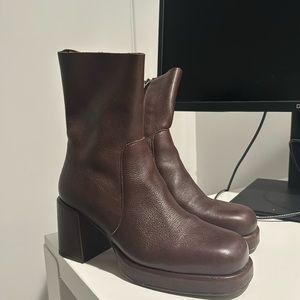 L’intervalle Boots W7.5 / 38